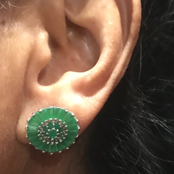 🍯Emerald Color Studs Earrings 🍯 - Picture 5 of 6